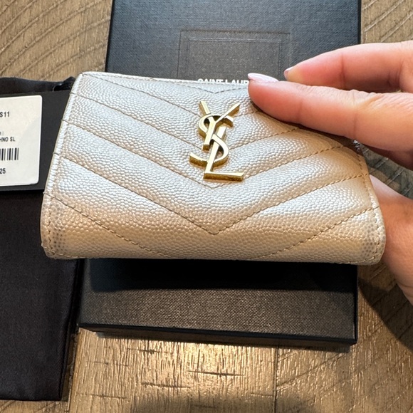 Authentic Saint Laurent Cream Quilted Leather Wallet - Picture 4 of 8